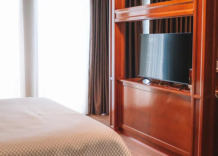 布里斯都酒店 4*